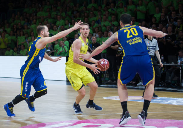 更是让球员 更是让球员